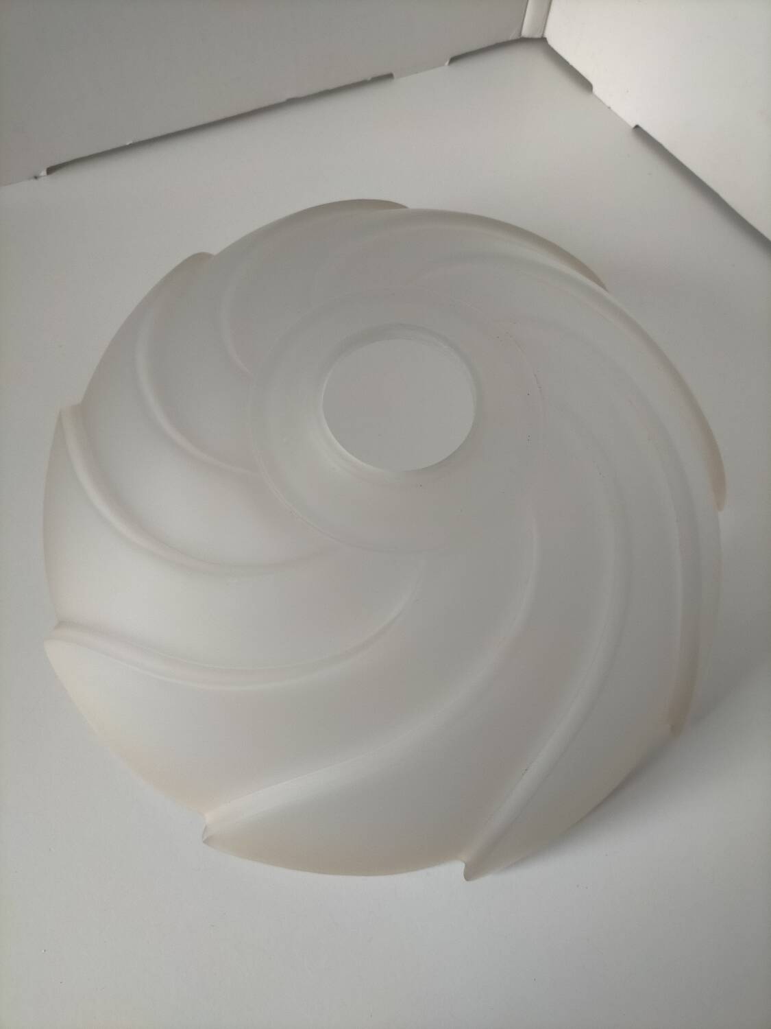 Suspension lampshade in opaline glass