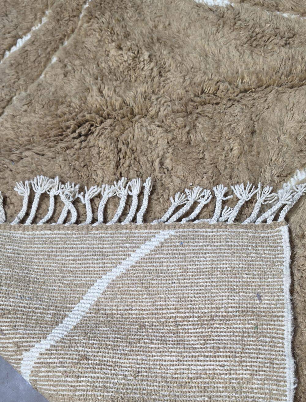 Contemporary Beige Rug - 297 x 253 cm