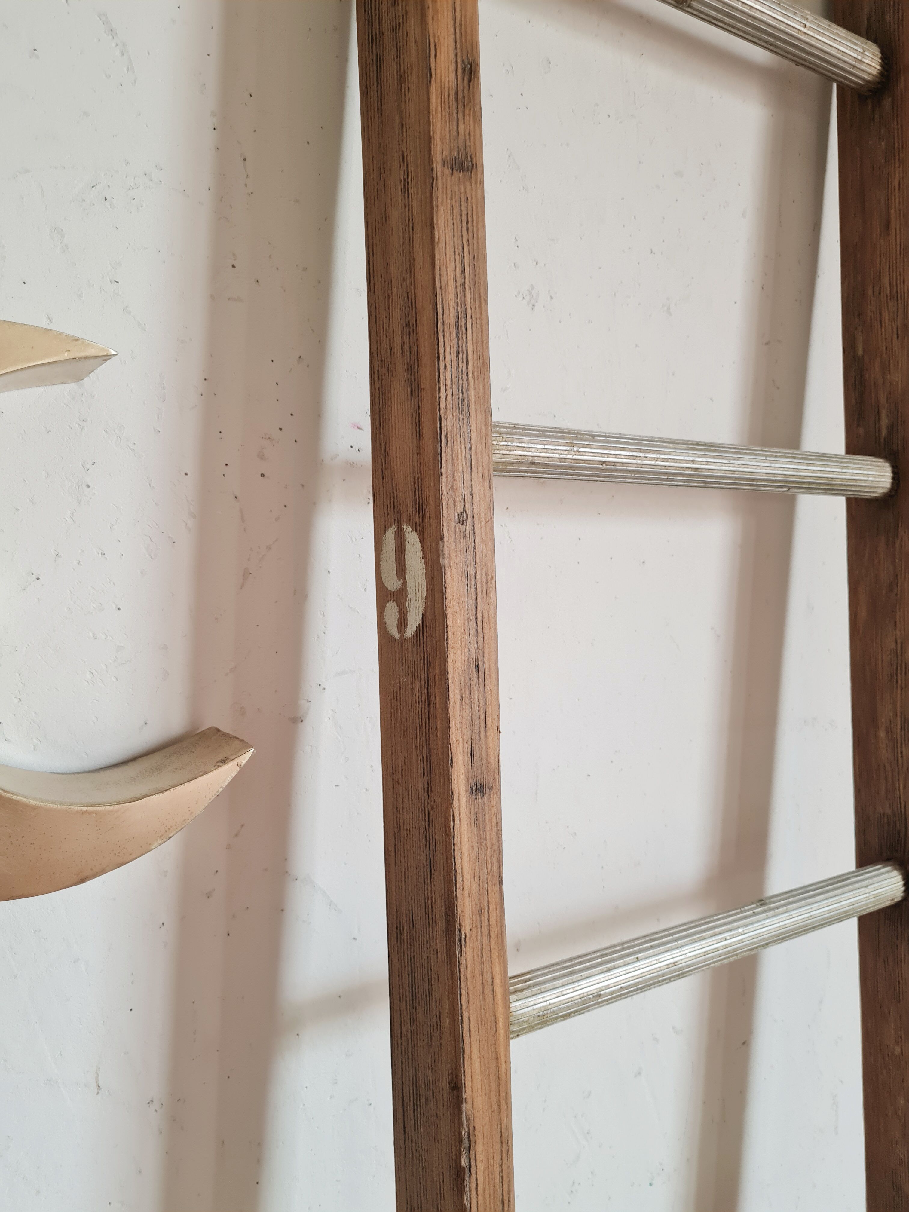 Old scale in wood and metal