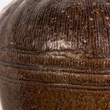 Petit vase ancien dans les tons sombres (c.1900)