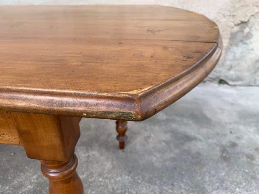 Old oval bistro table in solid wood light tint Dimensions 220 cm x 88 cm