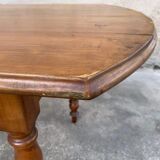 Ancienne table bistrot ovale en bois massif teinte claire  Dimensions 220 cm x 88 cm