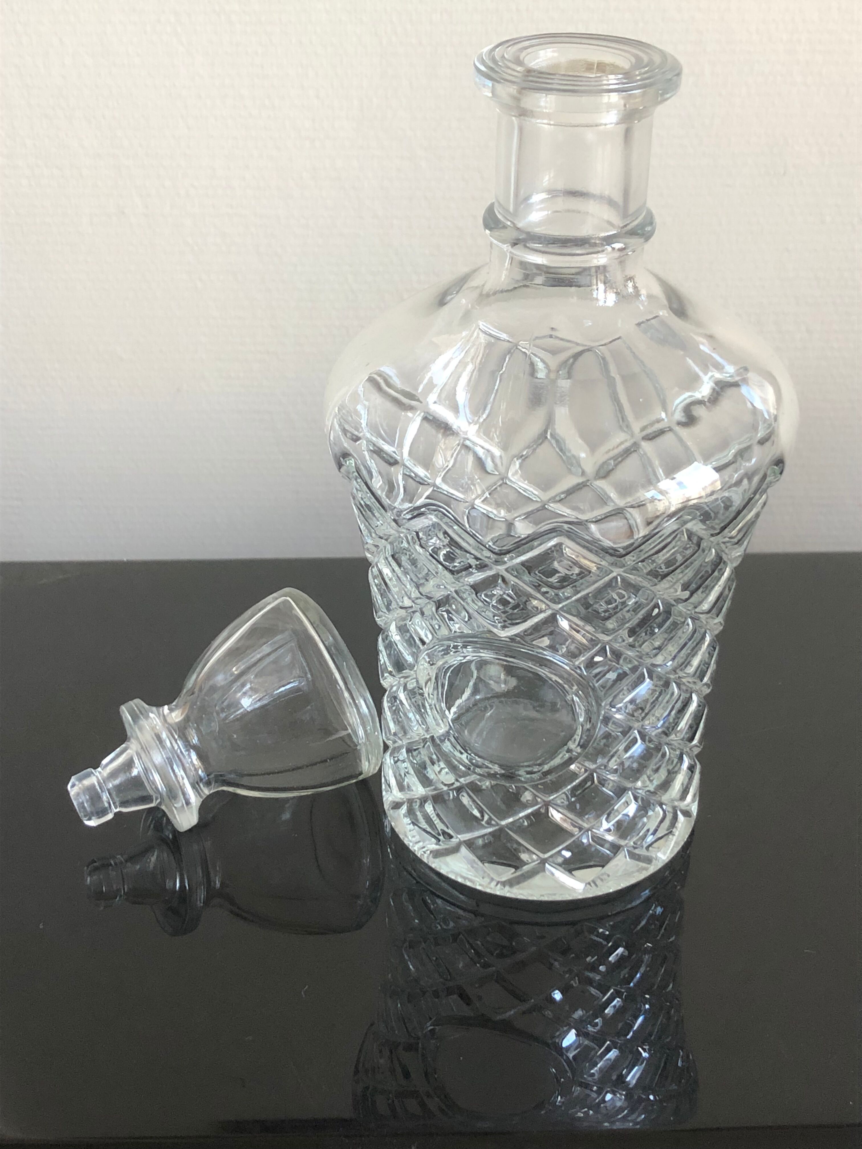 Carafe avec médaillon, verre taillé