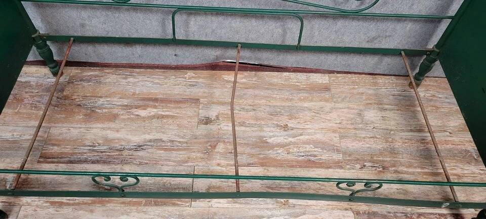 Rare Venetian Napoleon III period rest bench in cast iron and sheet metal