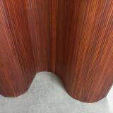 Undulating slatted screen