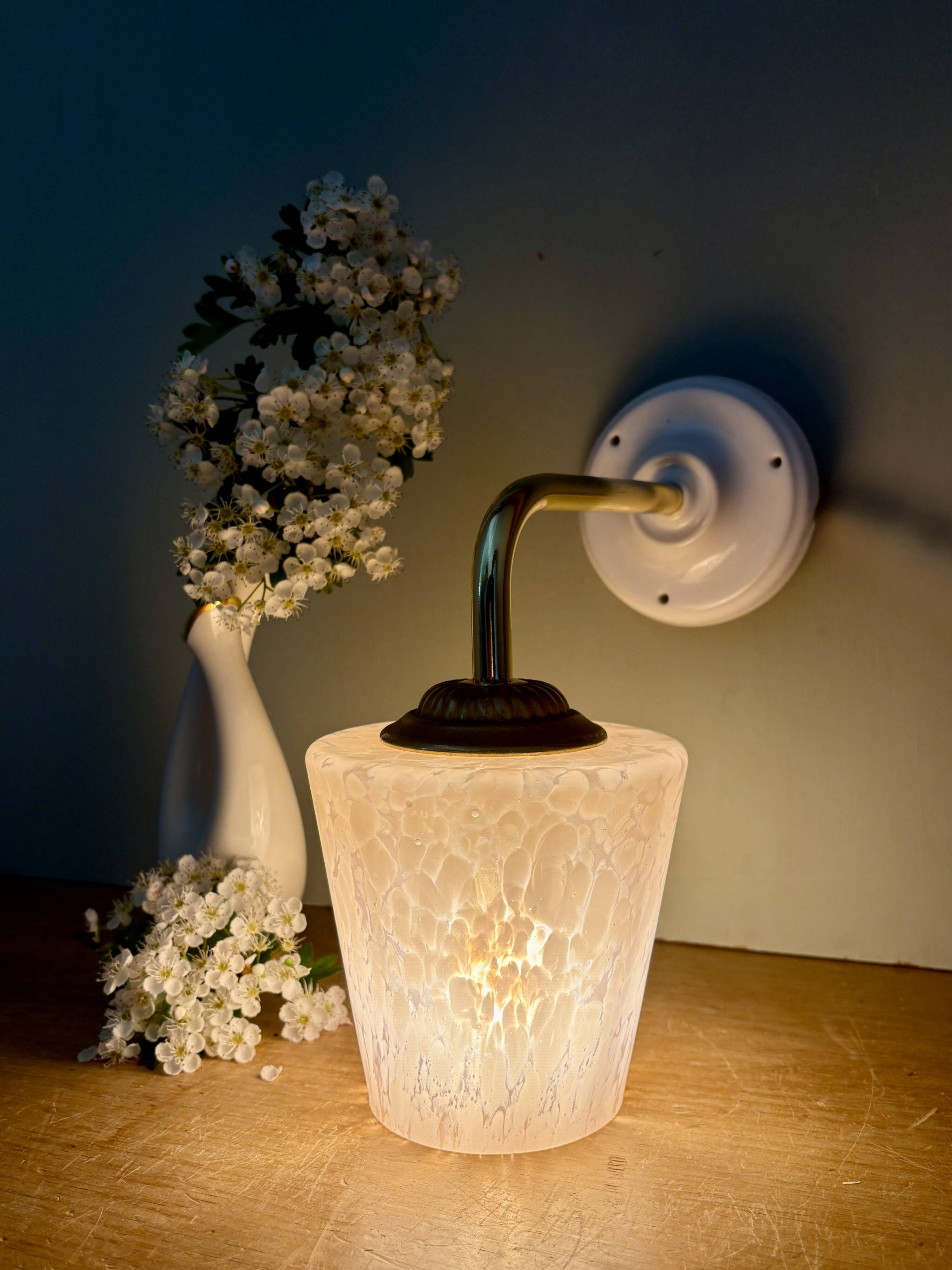 Vintage tulip wall lamp in pink Clichy glass