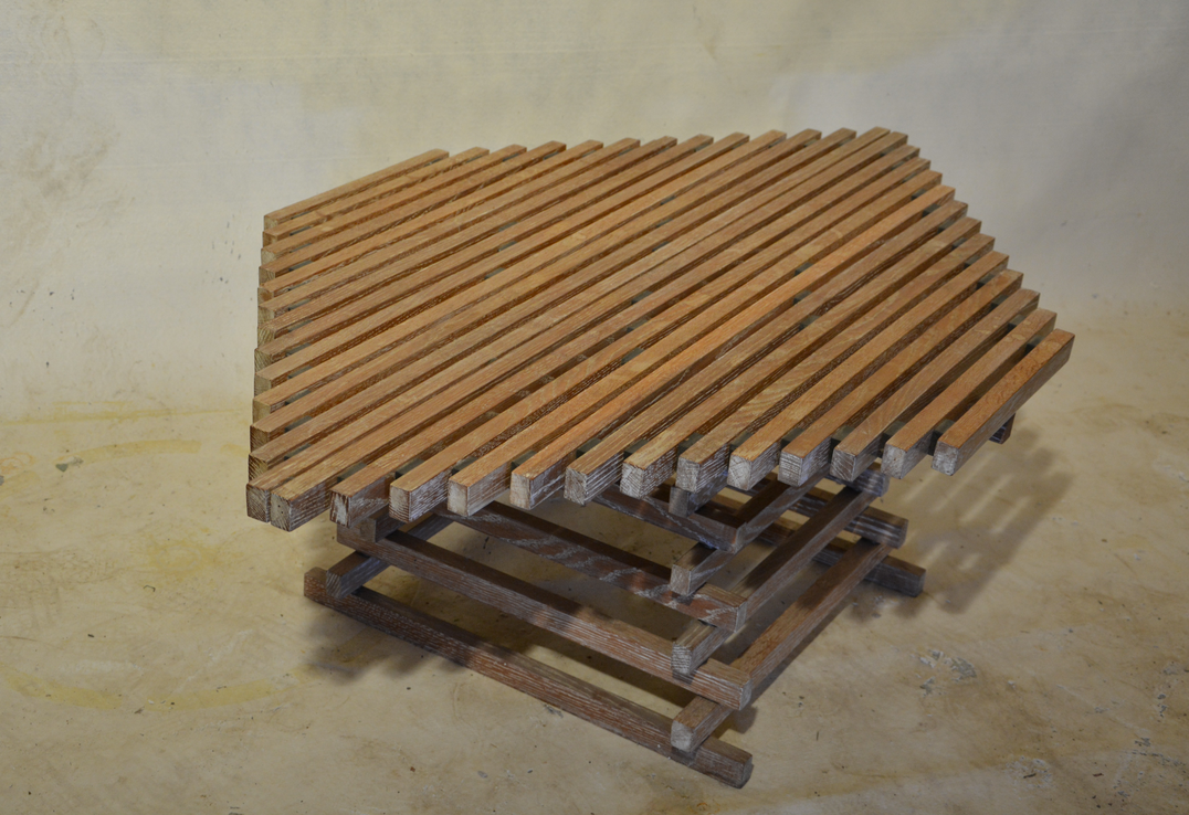 Table ajourée en bois 1980