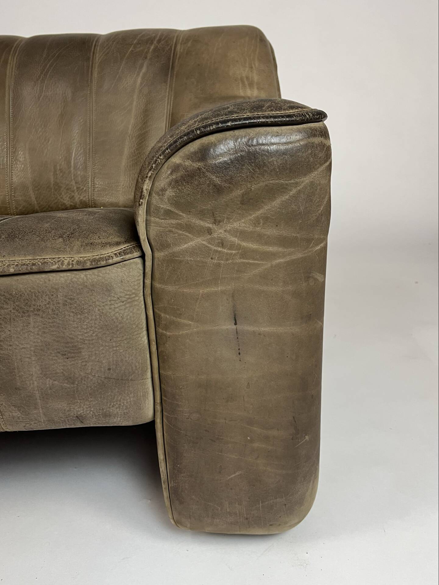 Vintage DS-44 de Sede leather sofa couch buffalo leather 70s