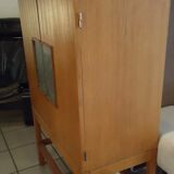 Meuble bar s'ouvrant à 2 portes années 50.
