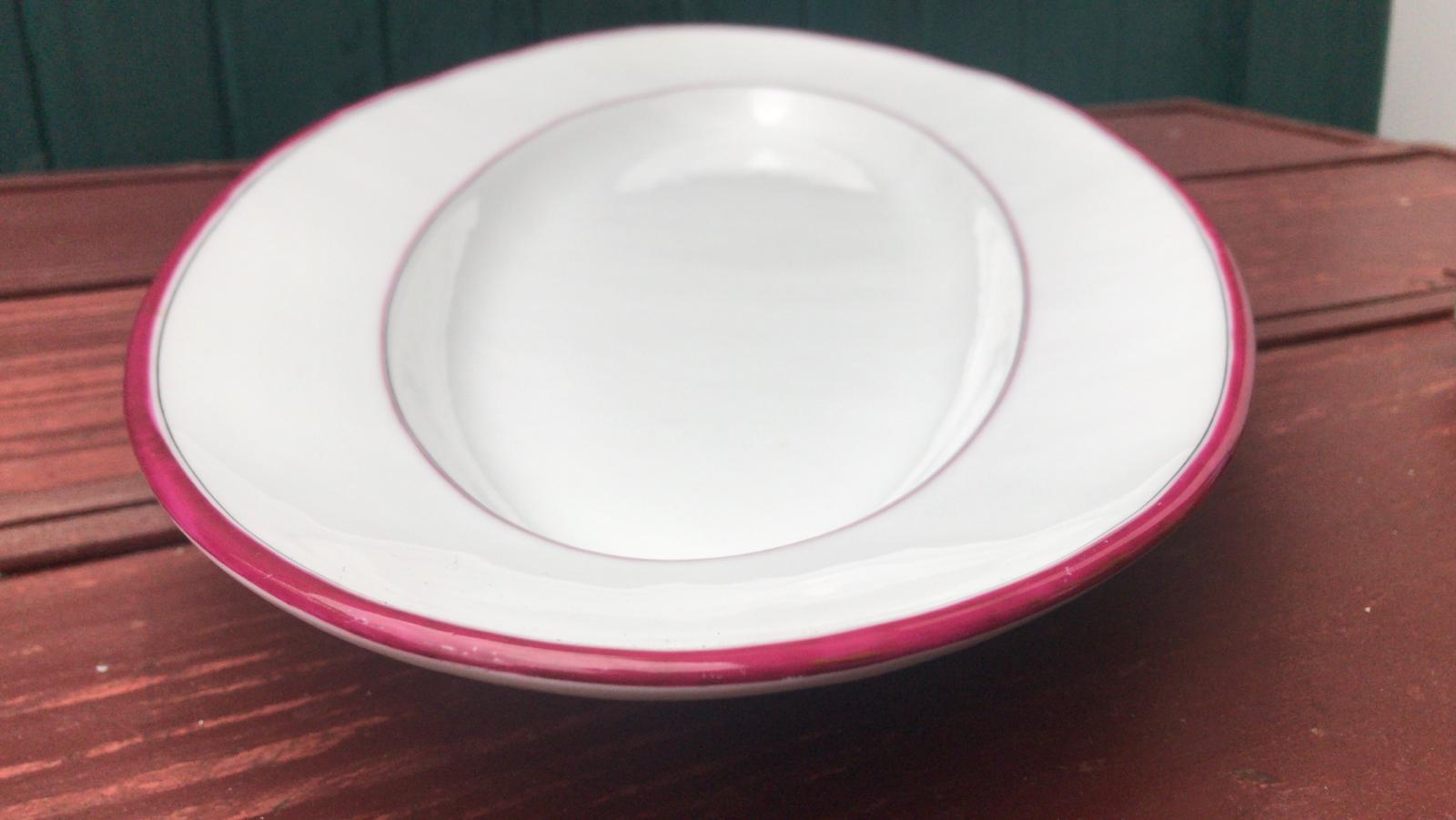 Porcelain serving dish