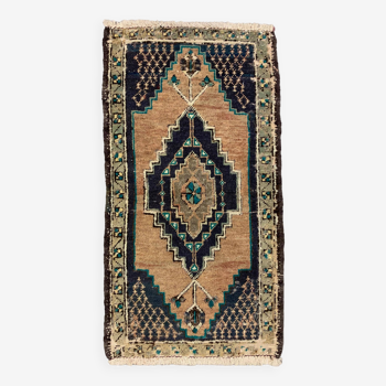Small Vintage Turkish Rug 94x50 cm, Short Runner, Tribal, Shabby, Mini Carpet