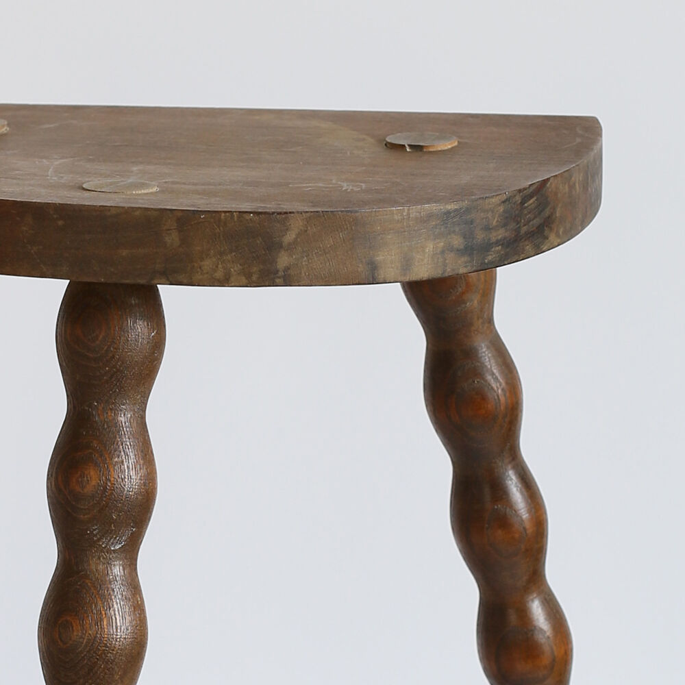 Tripod stool with turned feet