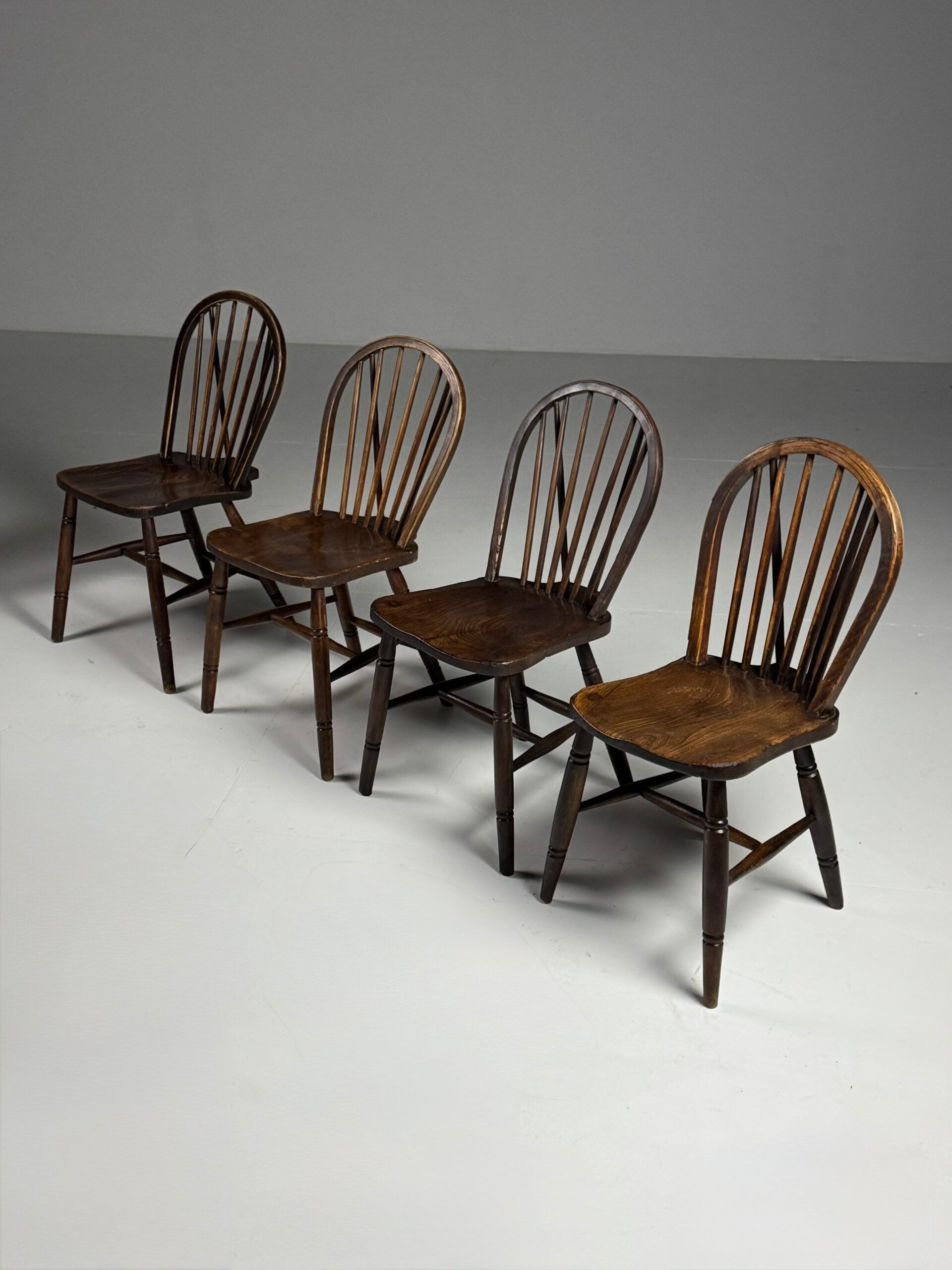 Set of 4 Windsor dining chairs