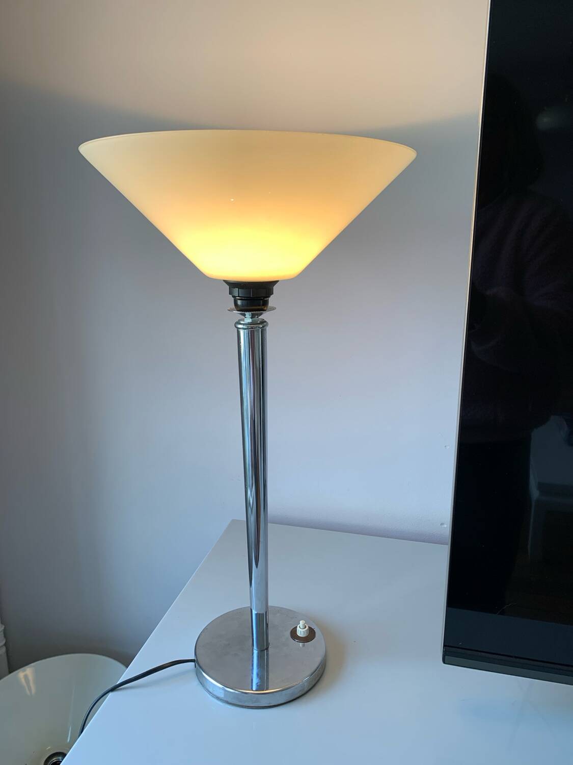 Art deco white opaline chrome lamp