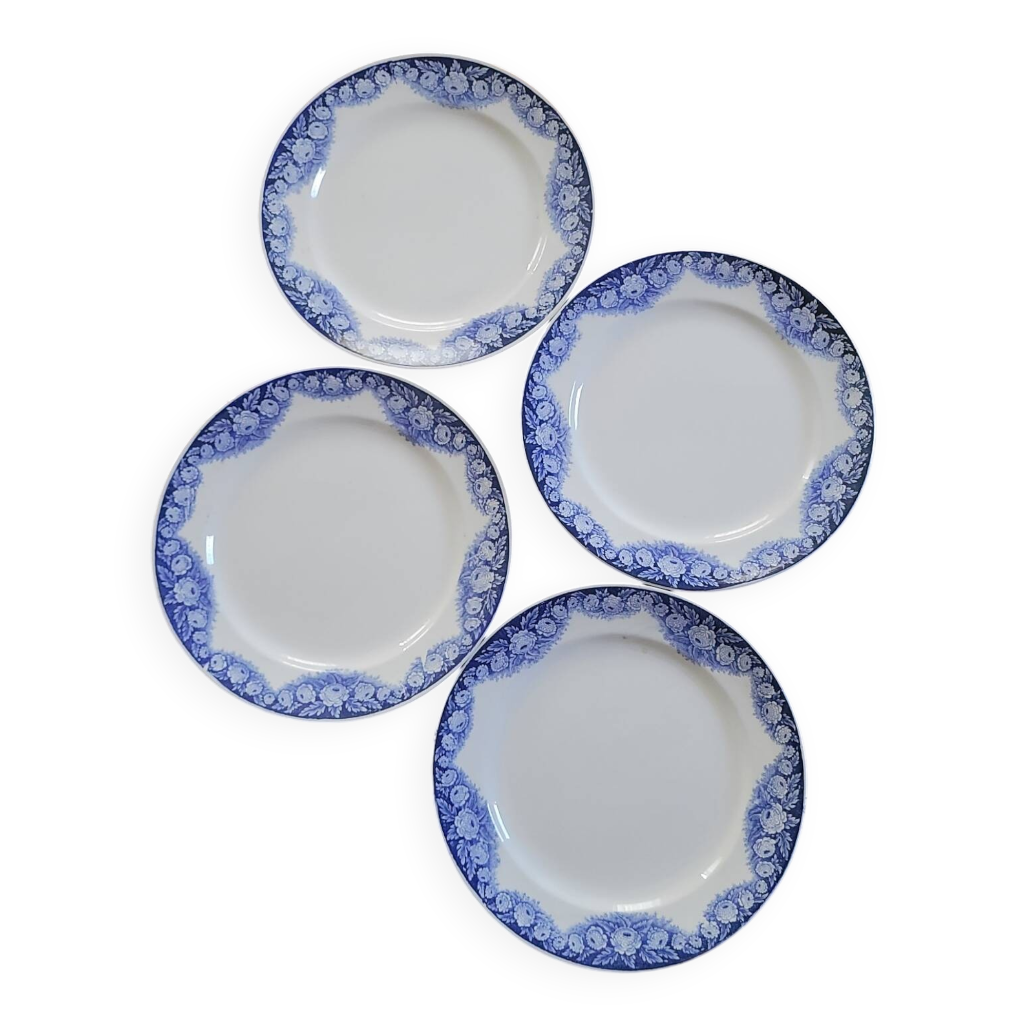 4 assiettes Boch Frères La Louvière – modèle Elvire – décor floral ble
