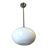 Lampe suspendue en verre blanc ovale Art Déco