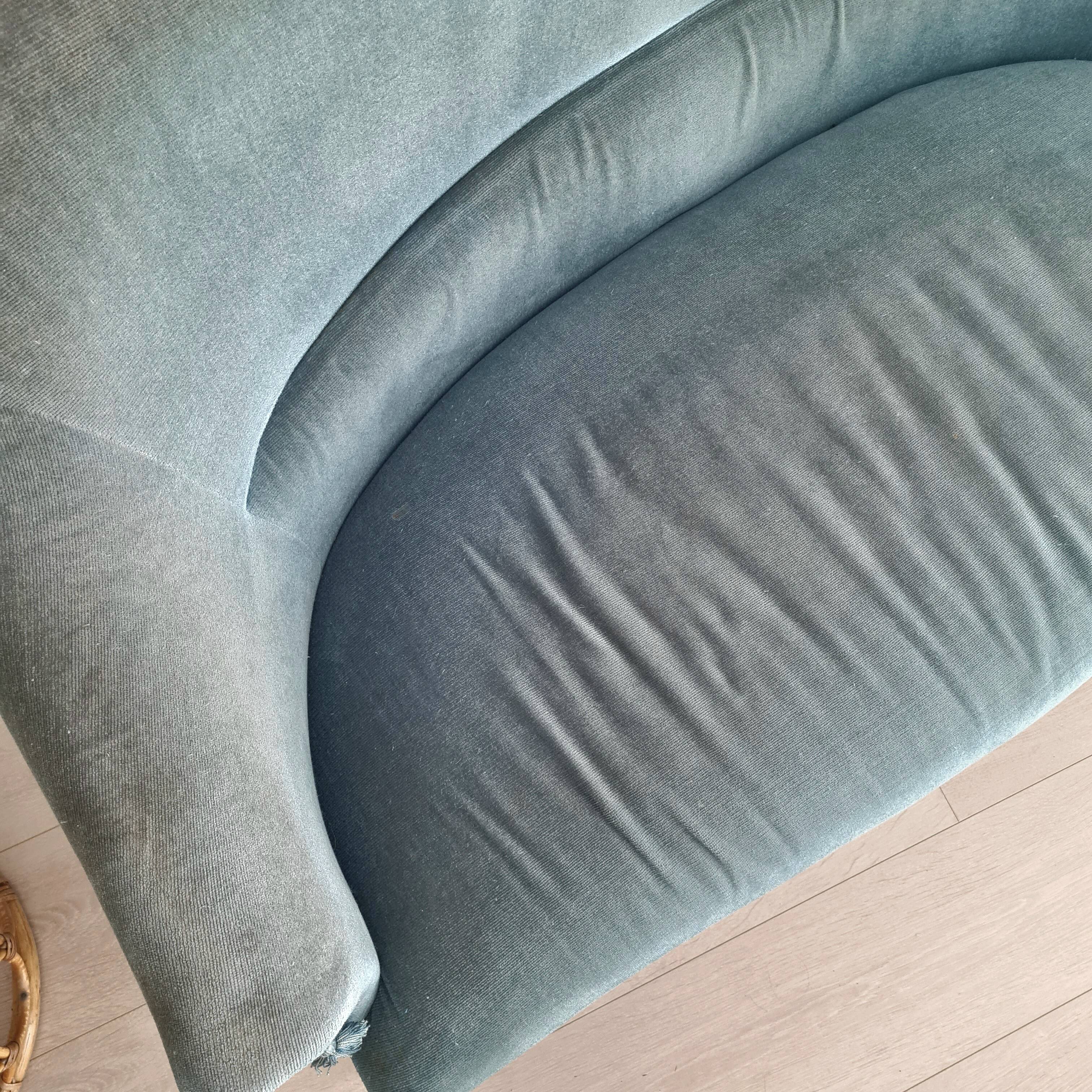 Banquette crapaud en velours bleu ras
