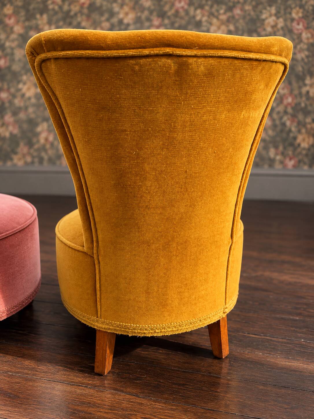 Chauffeuse vintage jaune moutarde en velours – une touche de soleil