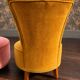Chauffeuse vintage jaune moutarde en velours – une touche de soleil