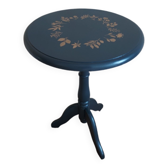 Pedestal table