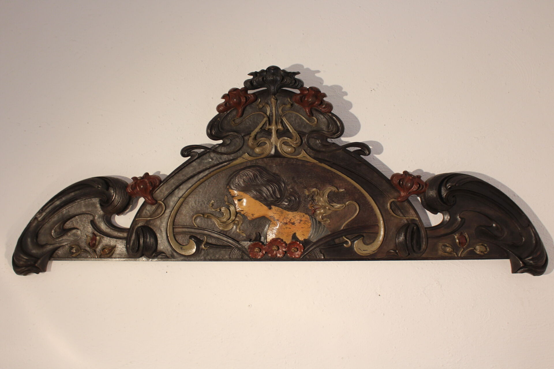 Art nouveau pediment
