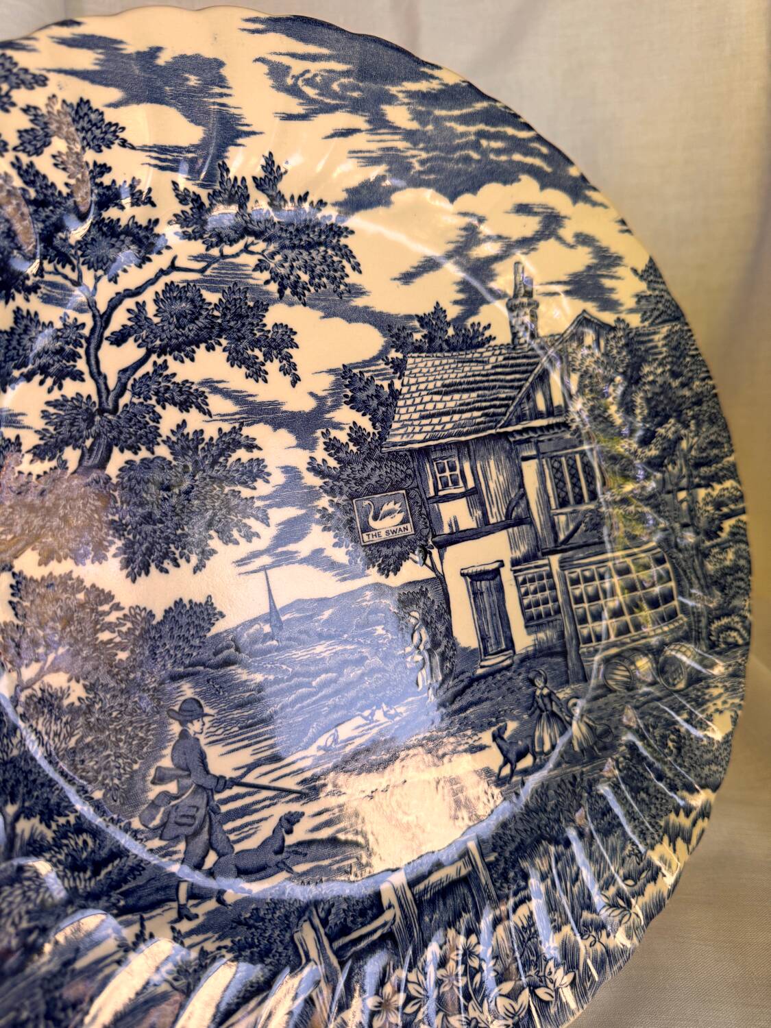 Grand plat de service bleu The Hunter de Myott