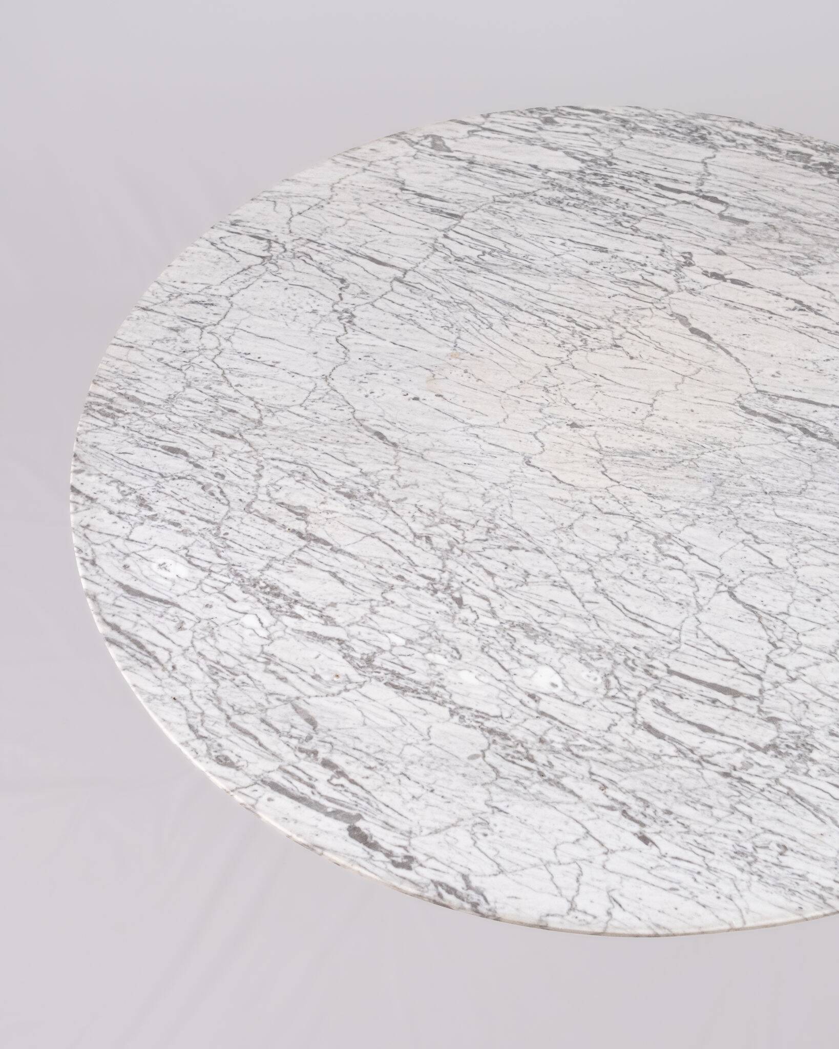 Round marble dining table, made in France, 1970-80.