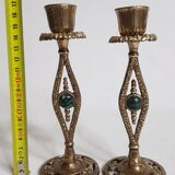 Paire de chandeliers en laiton ornés de cabochons de pierres gemmes made in Israël