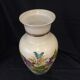 Vase en opaline blanche decor floral