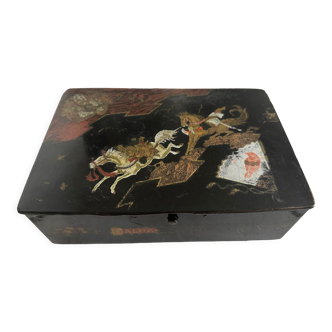 Perfume box in black lacquered wood early 20th push button Asian pattern
