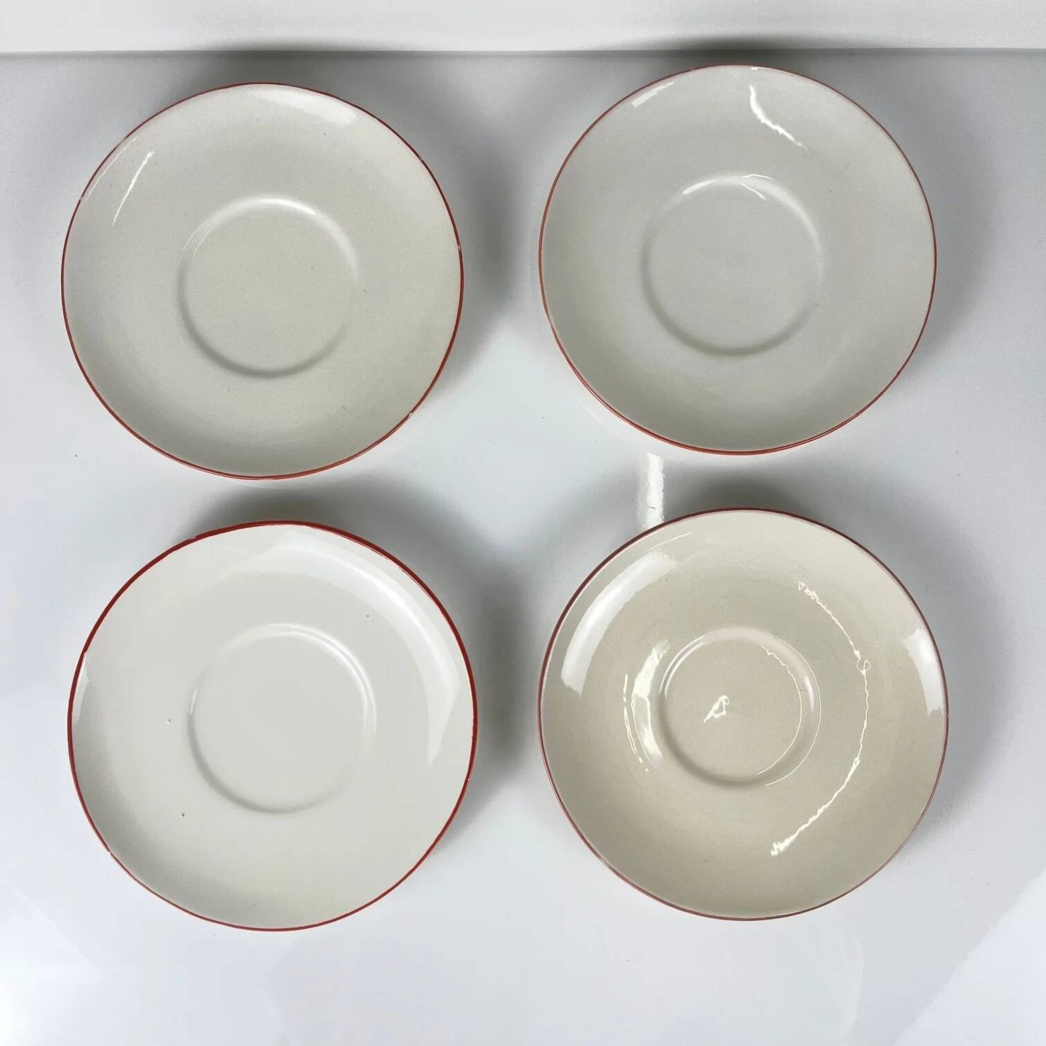 Set of 4 cups with saucers in barbotine "Apple"