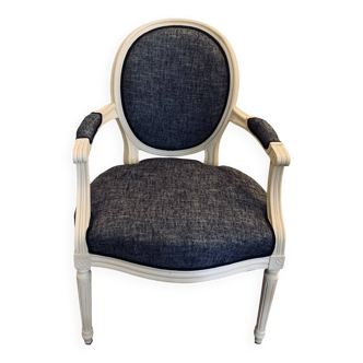 Traditionally Restored 19th Century Blue and White Chiné Medallion