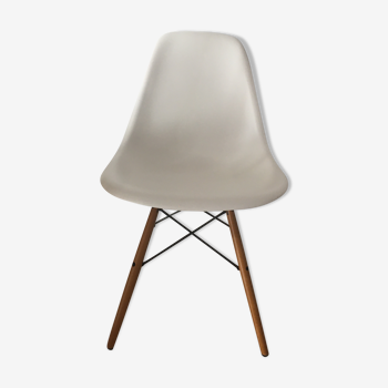DSW chair by Charles & Ray Eames, Vitra edition