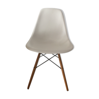 DSW chair by Charles & Ray Eames, Vitra edition