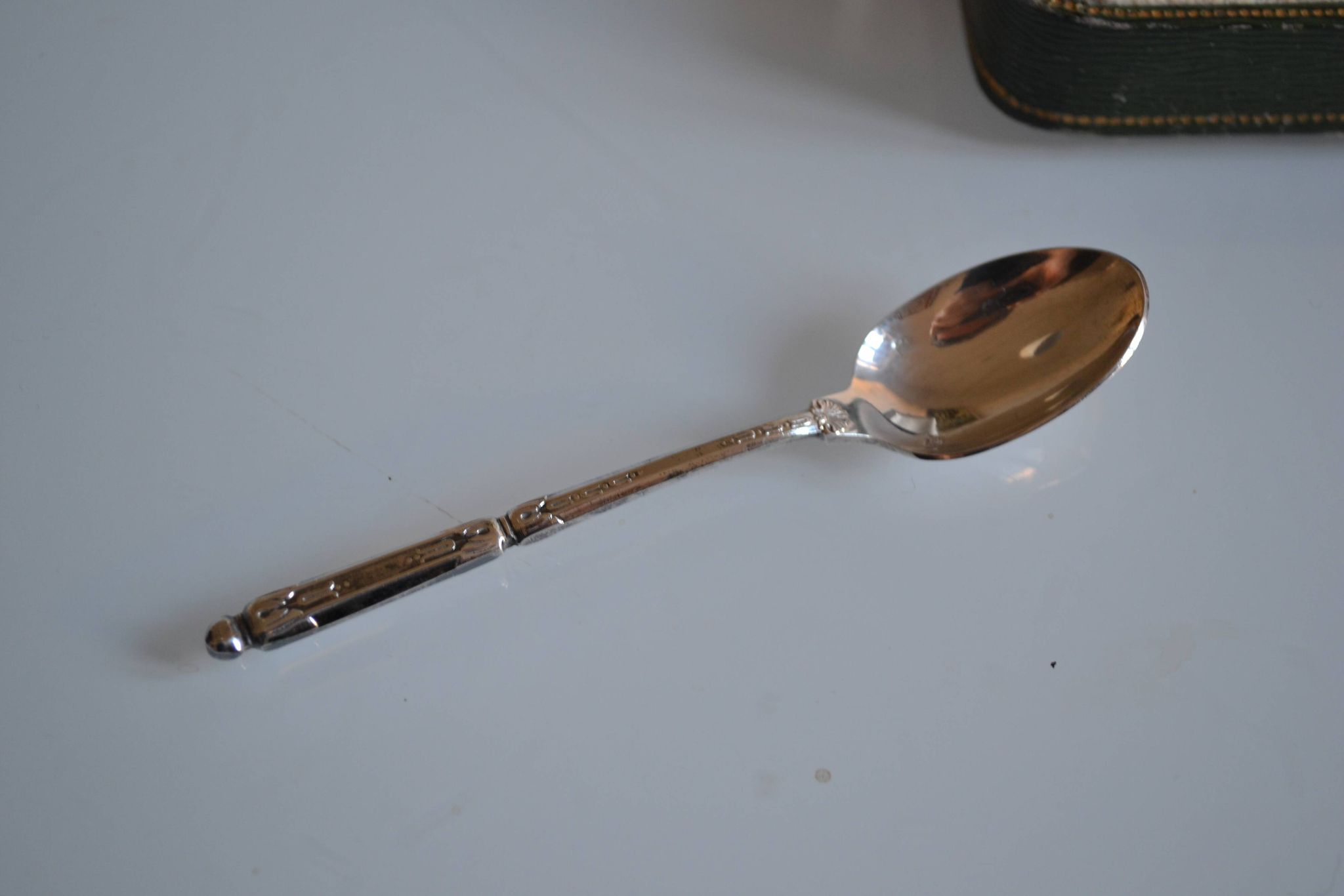 12 Cuillères à moka métal argenté manche à la russe + boite