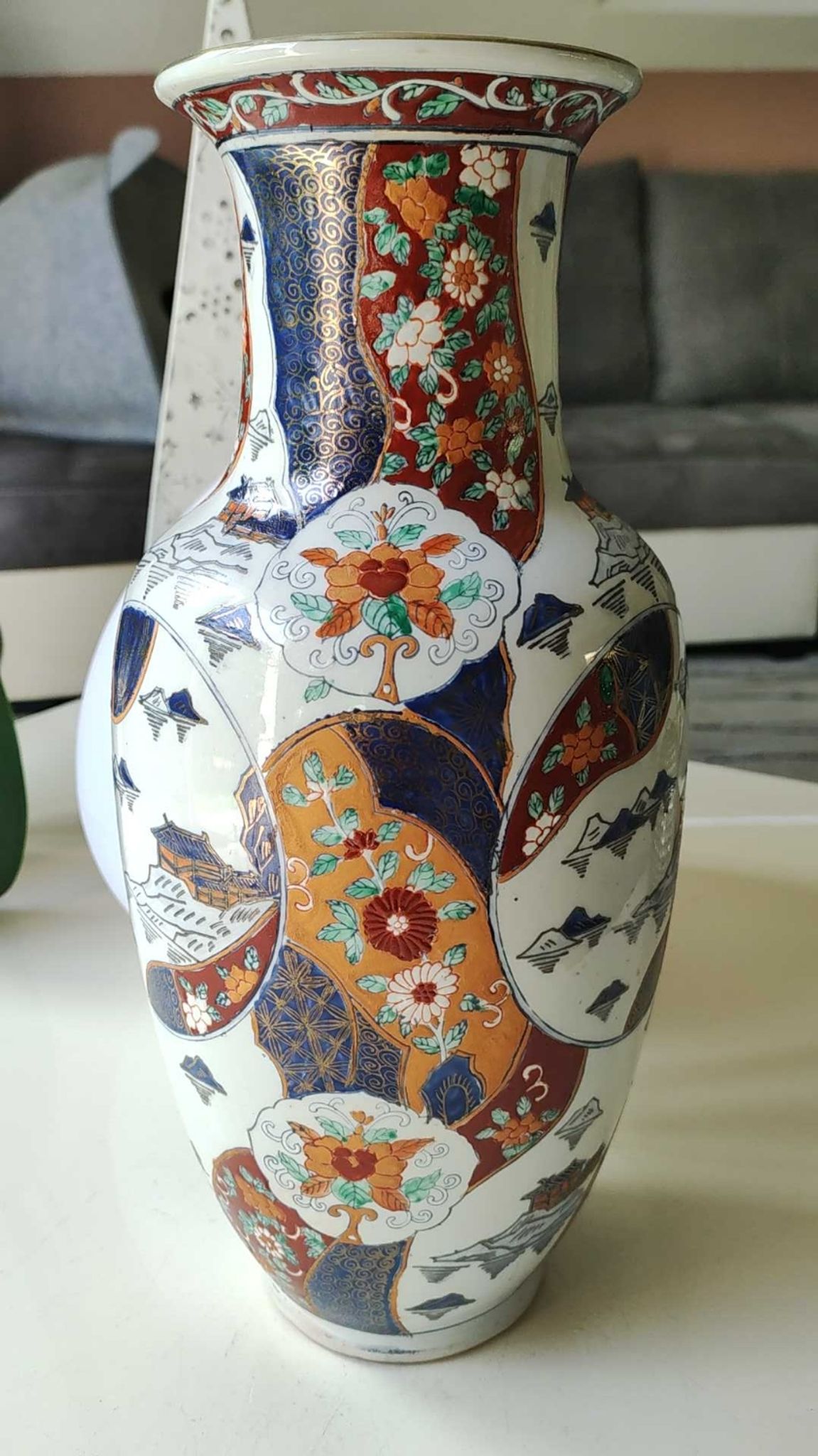 Chinese baluster vase in glazed ceramics. Wild, floral nature. Imari style. 32 cm