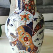 Chinese baluster vase in glazed ceramics. Wild, floral nature. Imari style. 32 cm