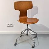Office chair model hammer N°3103" by Arne Jacobsen