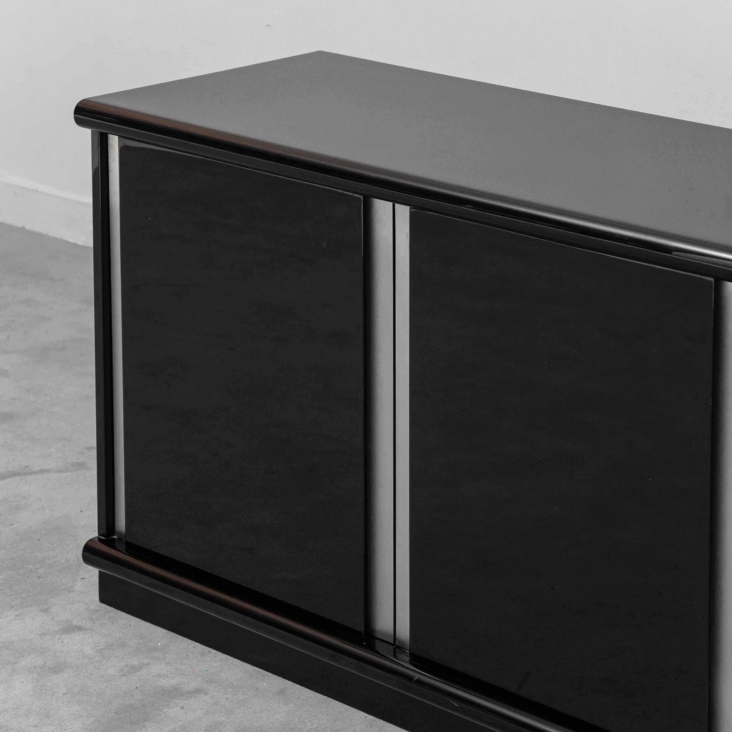 Enfilade en bois noir brillant cidue