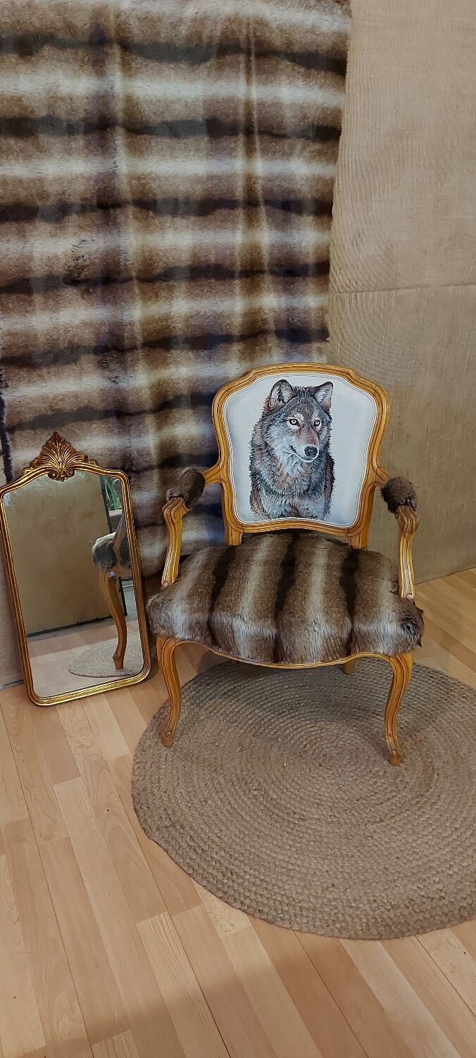 Armchair Louis XV head of wolf