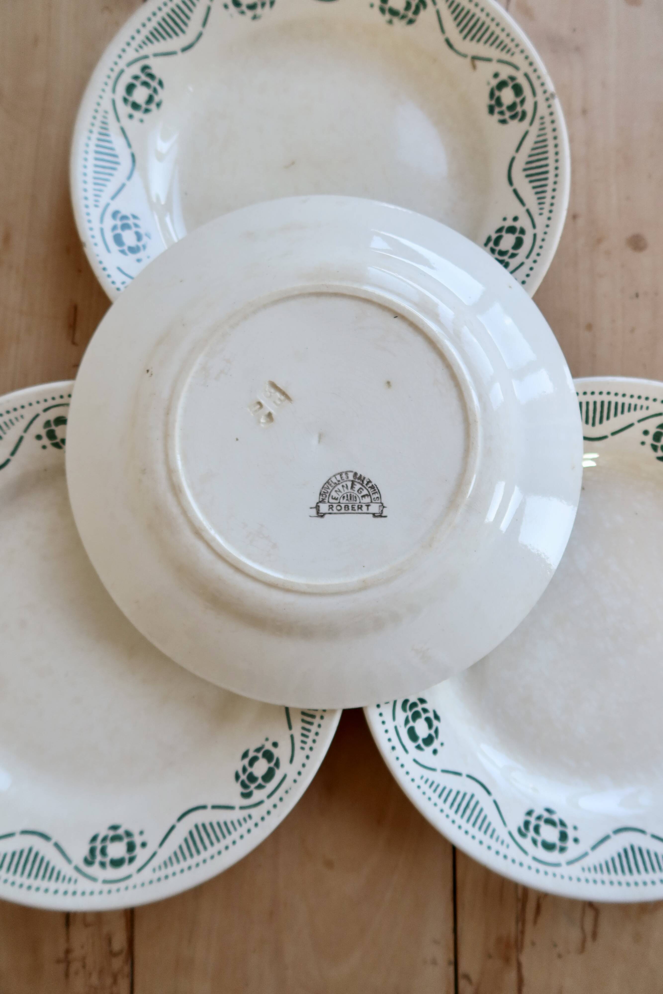 4 flat plates ironstone New Galleries Ennegé Paris - Model Ro