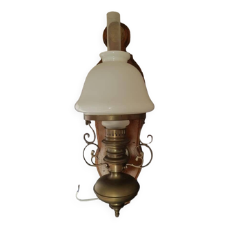 Petroleum wall light (electrified)