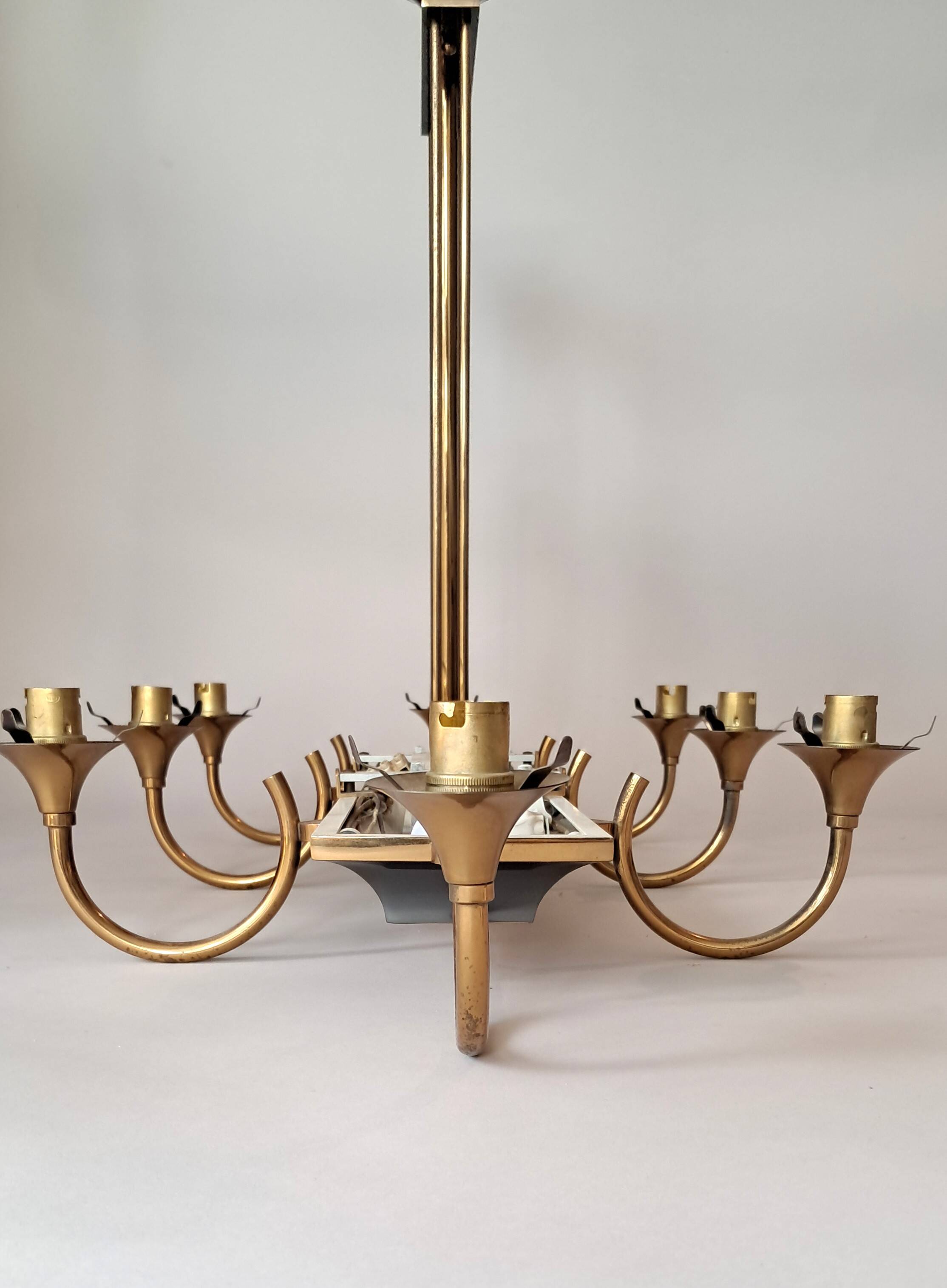 Eight-light chandelier in gilded brass and blue, 1950.