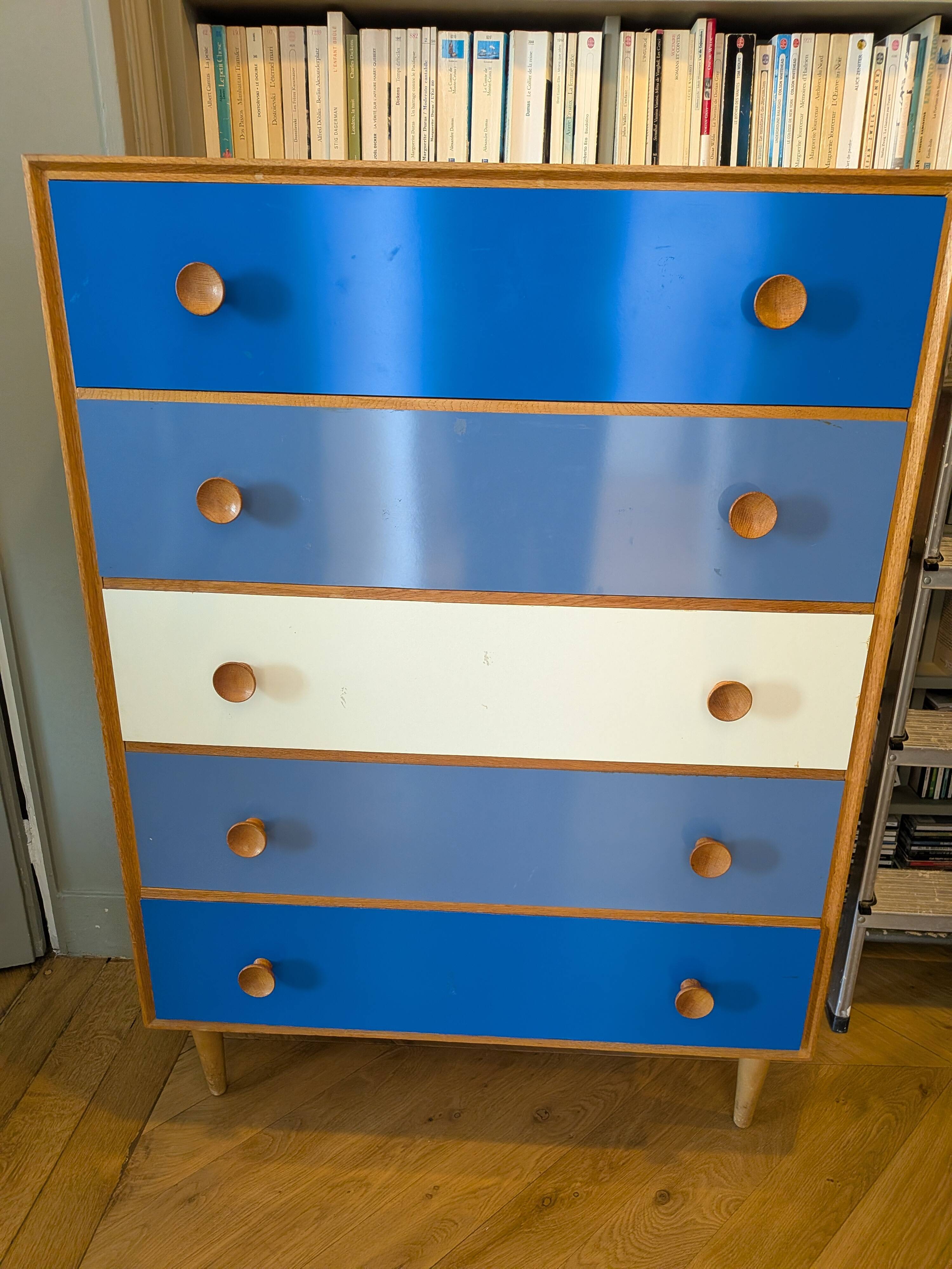 5-drawer wooden and formica chest of drawers Meredew Furniture