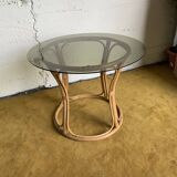 Round dining table with bamboo legs
