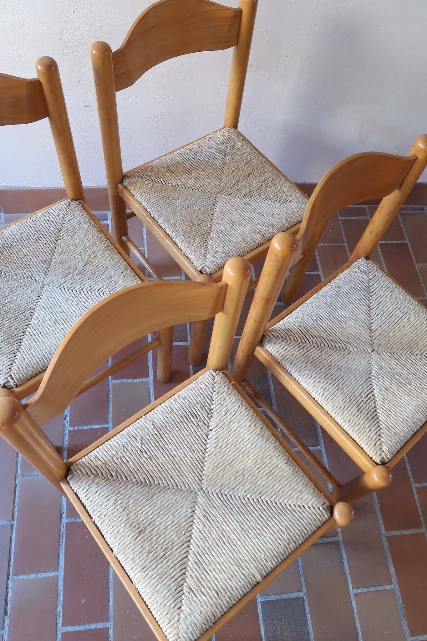 4 solid pine chairs, straw seats, shaped backrest.