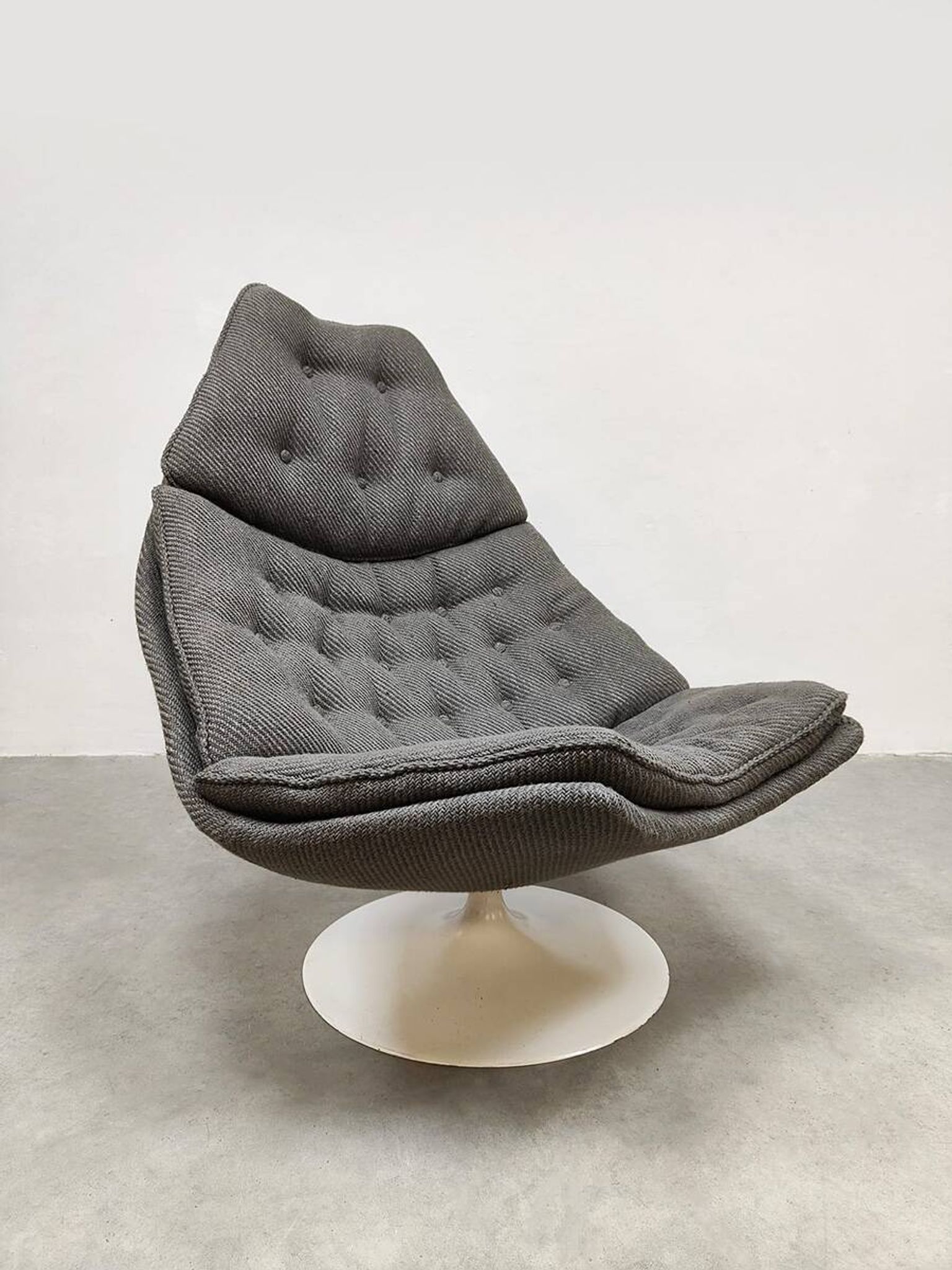 Vintage design F588 swivel chair Artifort Geoffrey Harcourt