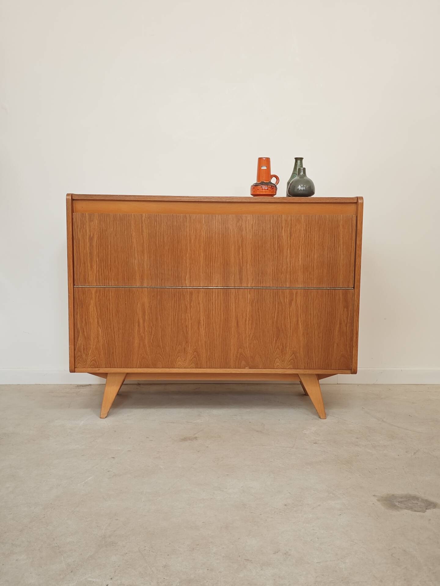 Coffre rangement / mini bar U459 par Jiri
Jiroutek pour Interier Praha