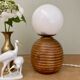 Lampe vintage opaline blanche et bois