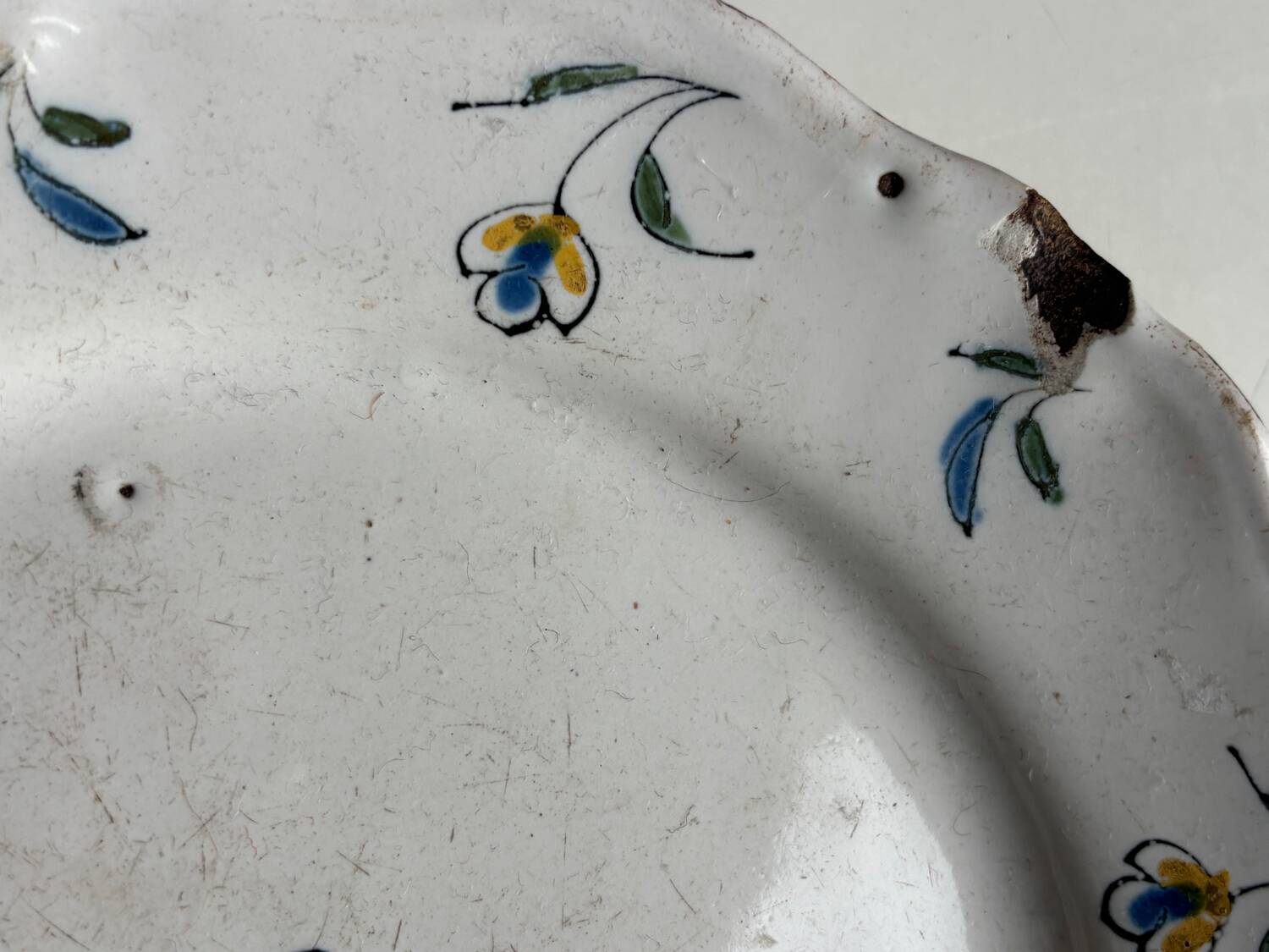 Set of 7 assorted plates